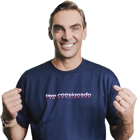 Pessoa feliz com empréstimo consignado